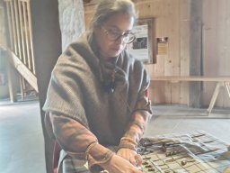 Schautisch Mitterkirchen Lange Nacht der Museen Okt 25 - Rashmi &amp; Jakob